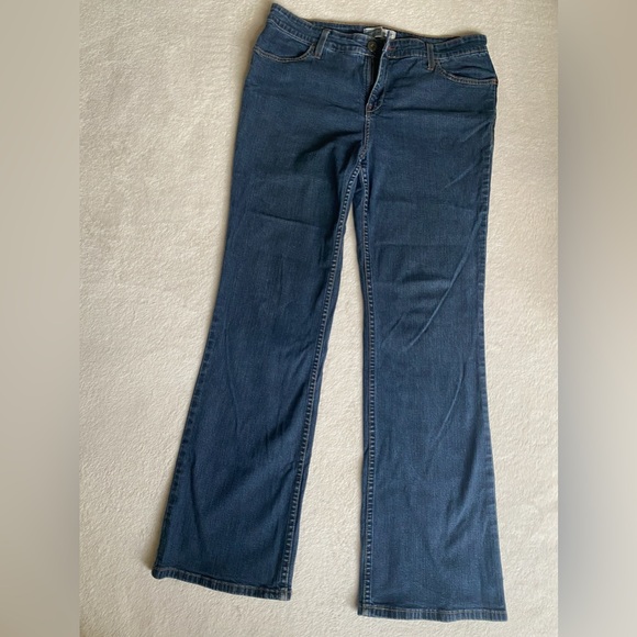 LEVI STRAUSS Signature Women’s Totally Shaping Bootcut Dark Blue Denim Jeans - Picture 1 of 8